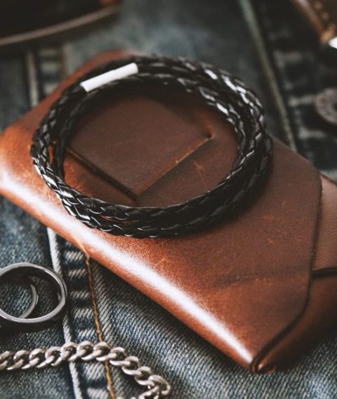 Lentretien dun bracelet en cuir scaled