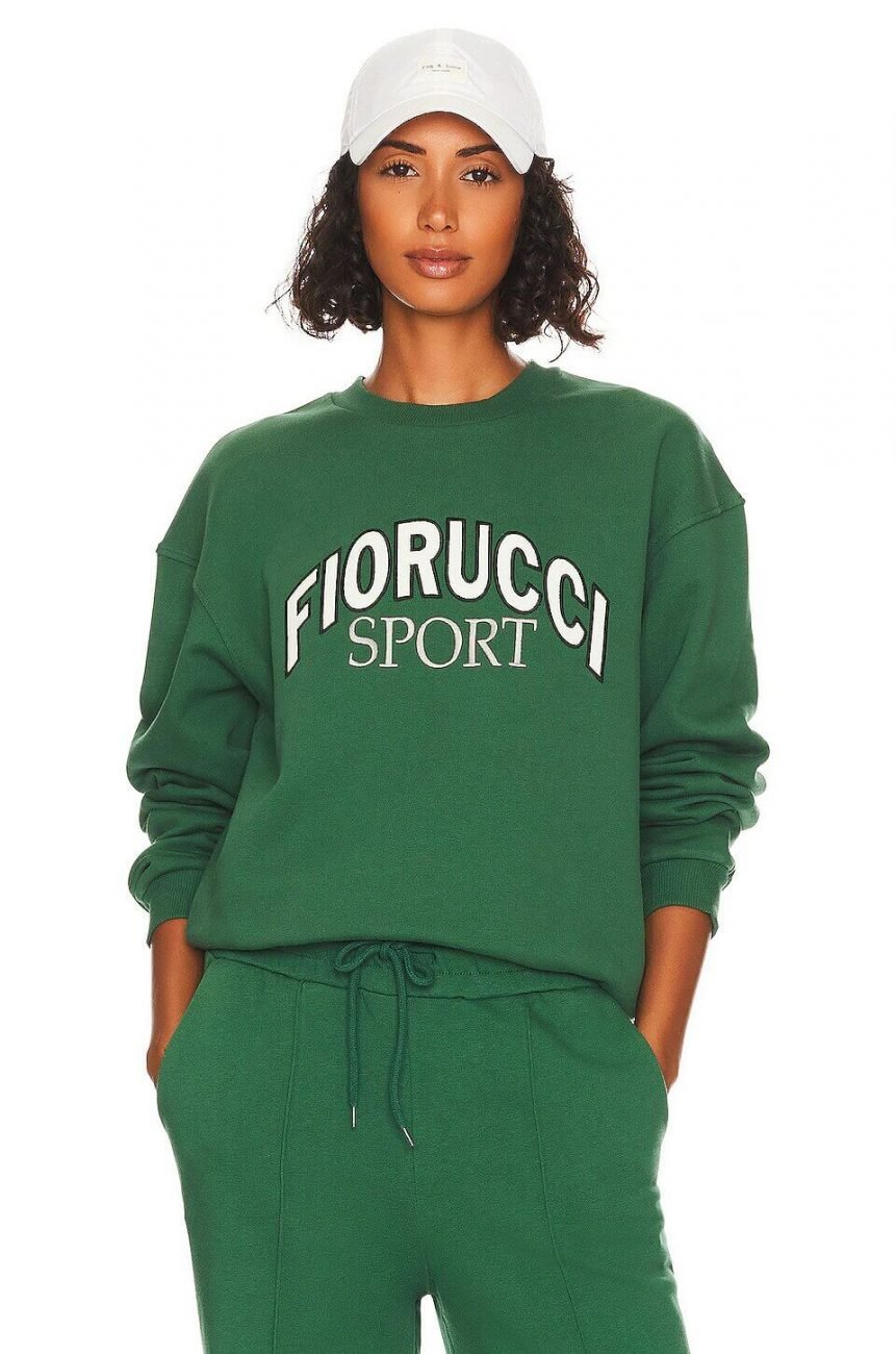 Frau trägt ein Sport-Sweatshirt aus Baumwolle von Fiorucci