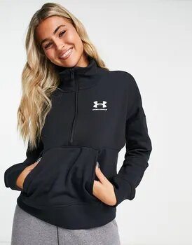 Blonde Frau in einem zippbaren Fleece-Sweatshirt von Under Armour