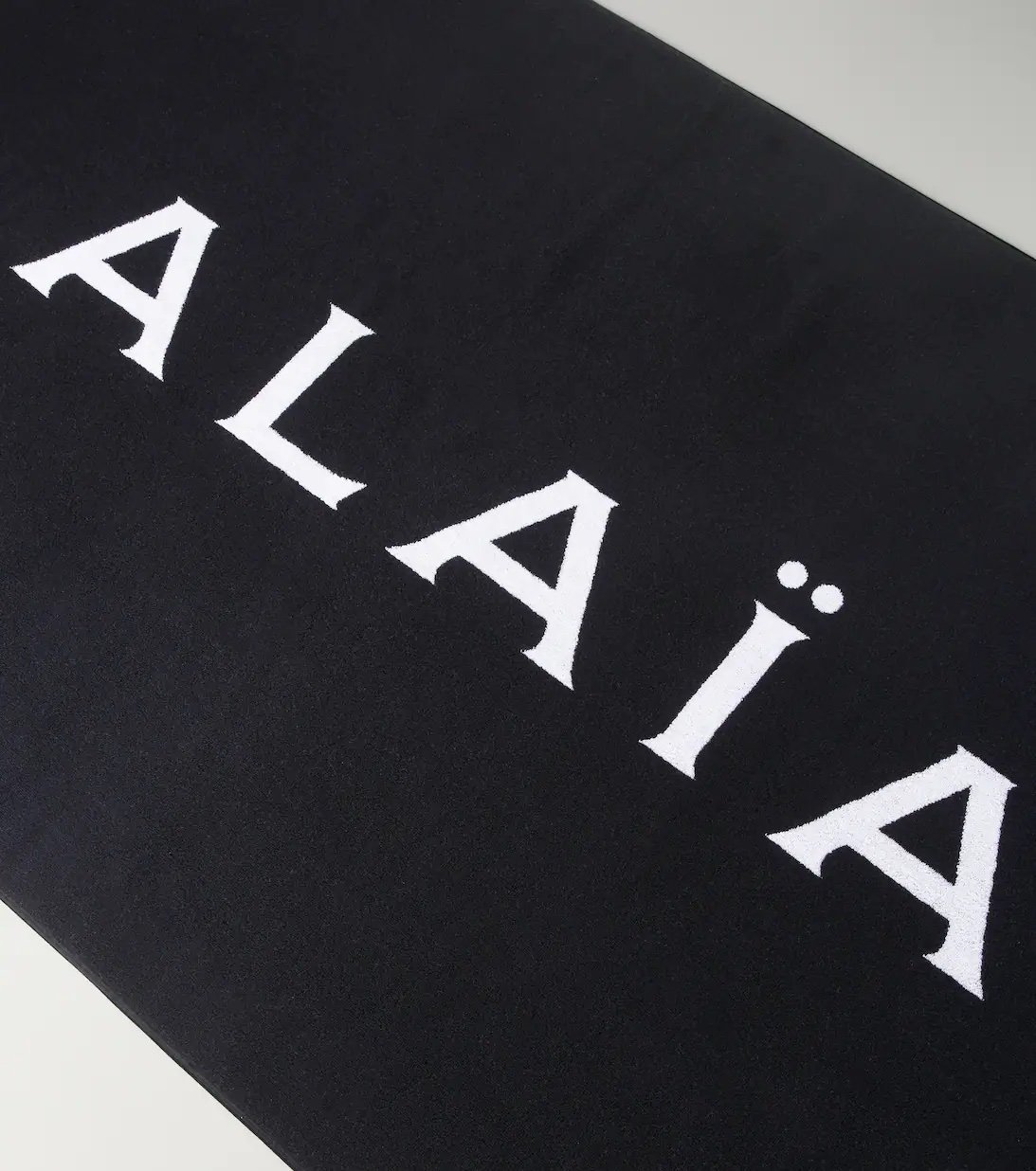 Jacquard-Strandtuch mit Logo von Alaïa