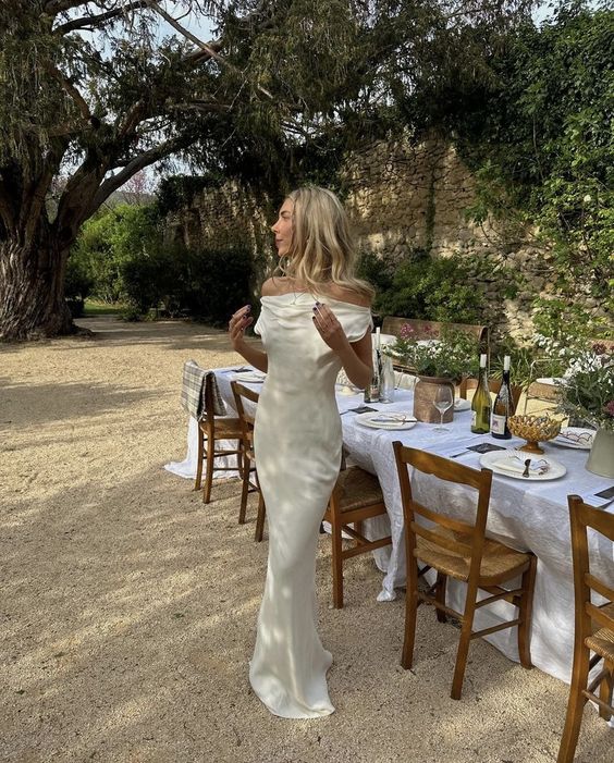 Hochzeitskleid mit Bardot-Ausschnitt