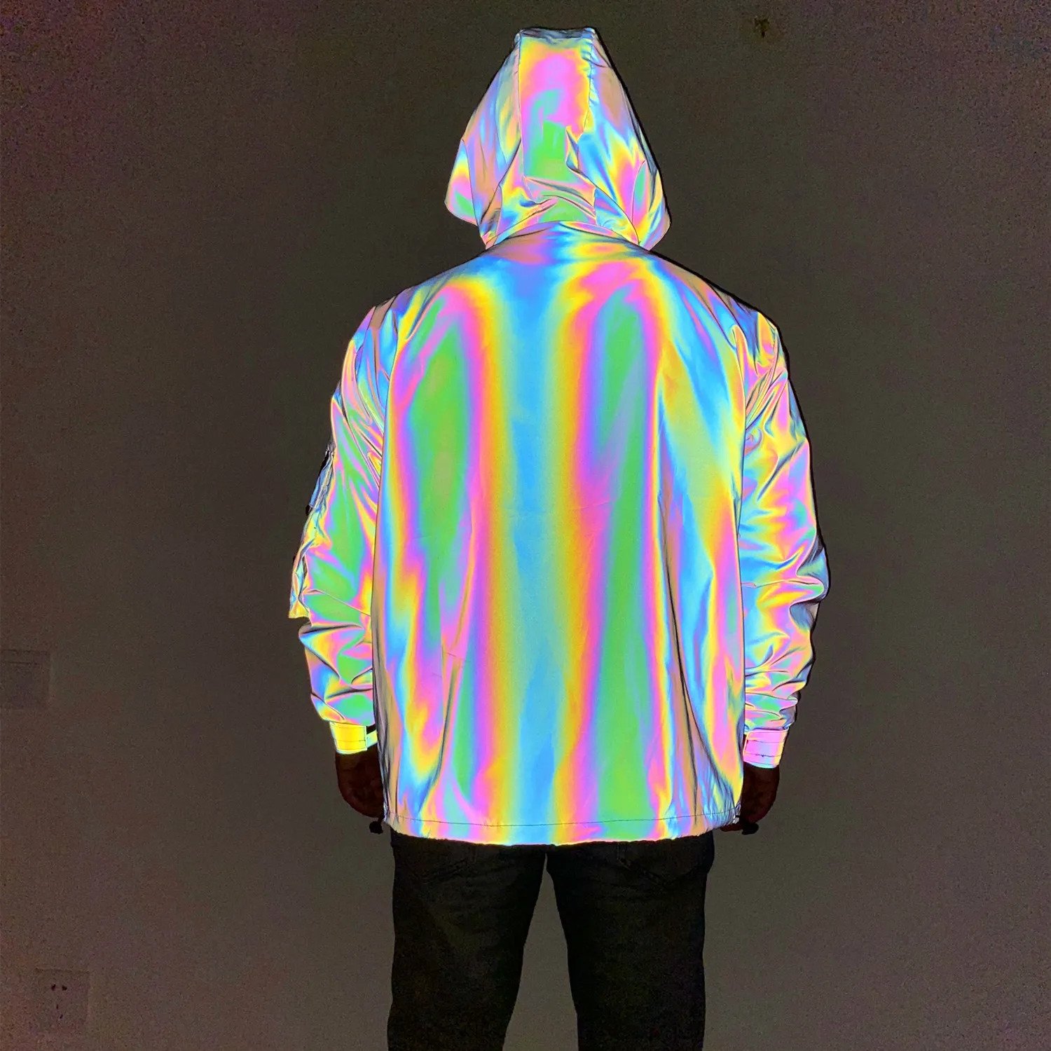 MODALOVA revisiter le look hoodie homme holographique arc en ciel citadium