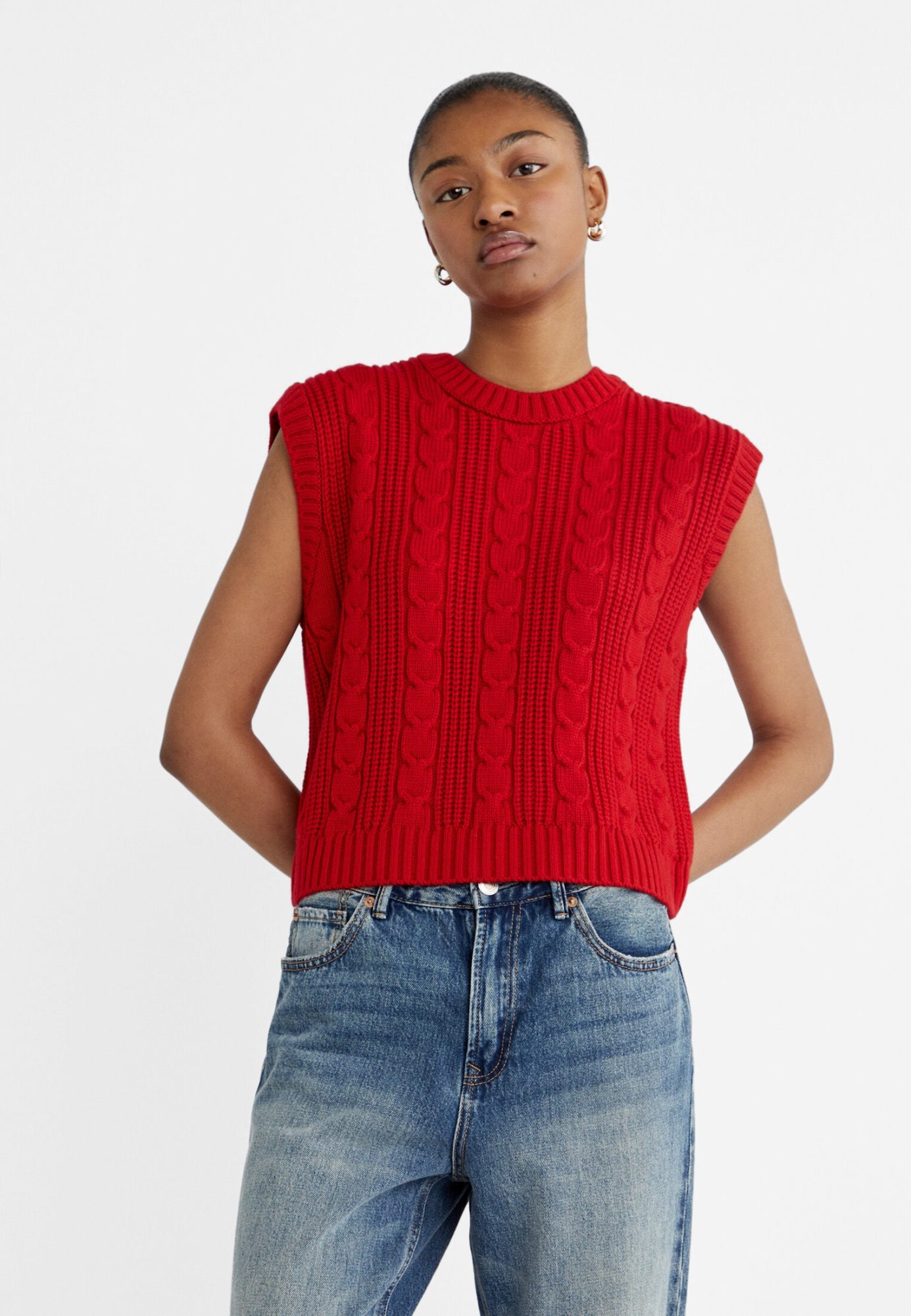 Rotes ärmelloses gedrehtes Pulli Pull & Bear