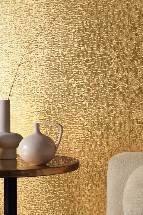 8 idees pour adopter la tendance metal dans son interieur en 2025 Mur dore Modalova