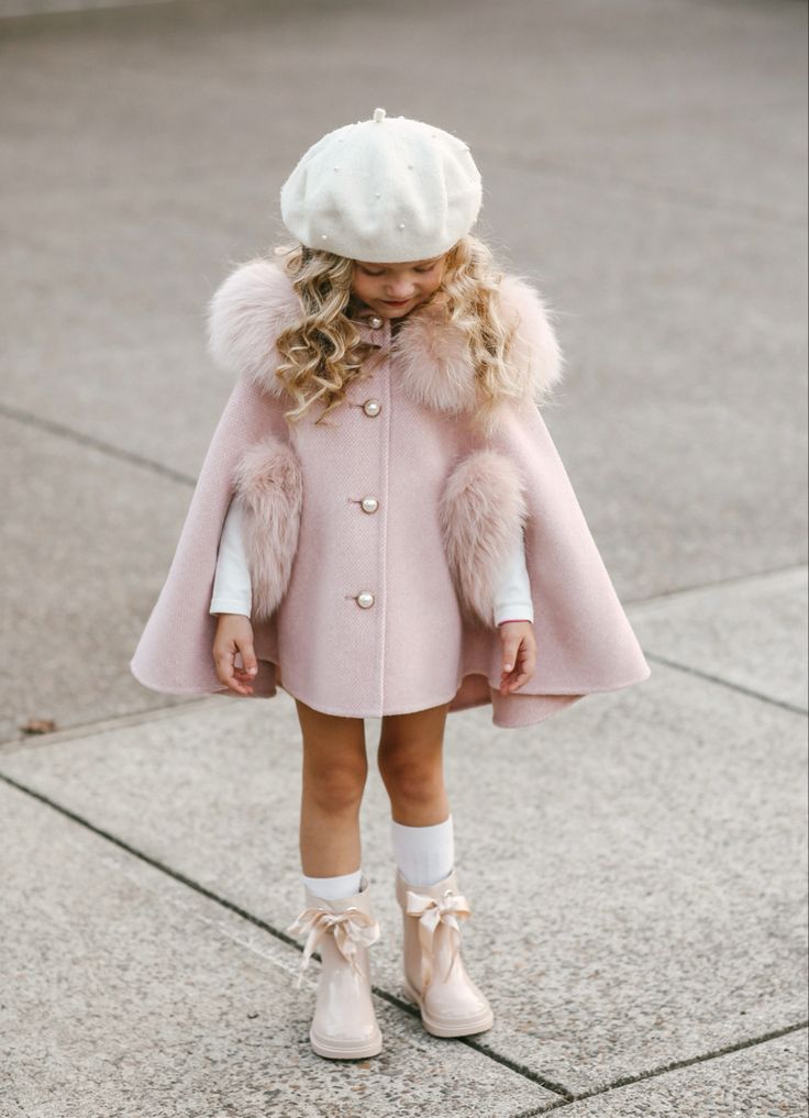 Die 5 Mädchenmantel-Trends, die Sie diesen Winter annehmen sollten 2 Les teintes pastel un souffle de douceur hivernale Les 5 tendances manteaux fille a adopter cet hiver Modalova