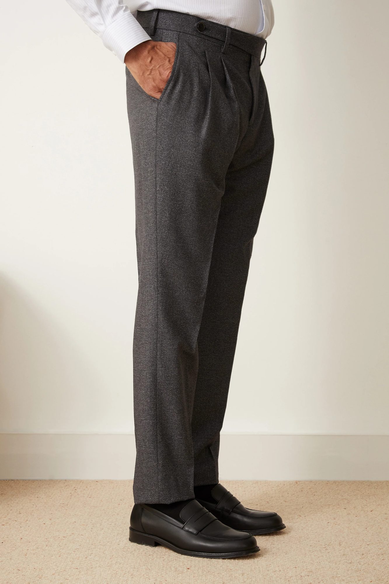 MODALOVA Maskuline Eleganz im Alltag So finden Sie die richtige Hose fuer dieses Jahr perfect size 1