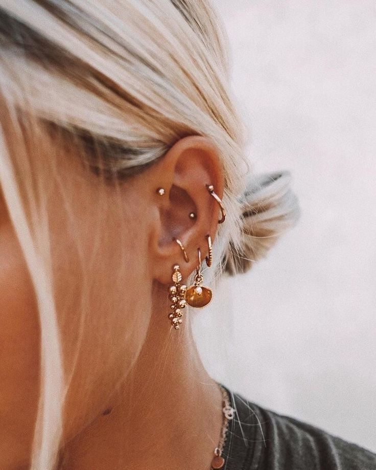 Warum sind Ear Cuffs die Schlüssel-Schmuckstücke der Saison? 4 Comment adopter les manchettes doreille avec elegance Pourquoi les ear cuffs sont ils les bijoux phares de la saison Modalova