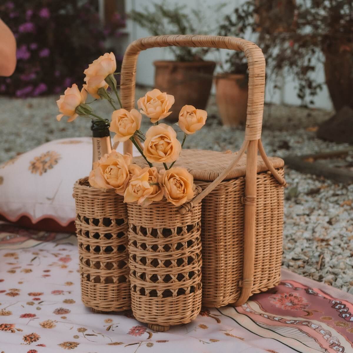 MODALOVA bloomcore zwischen floralem romantik und nostalgischer leichtigkeit picknick