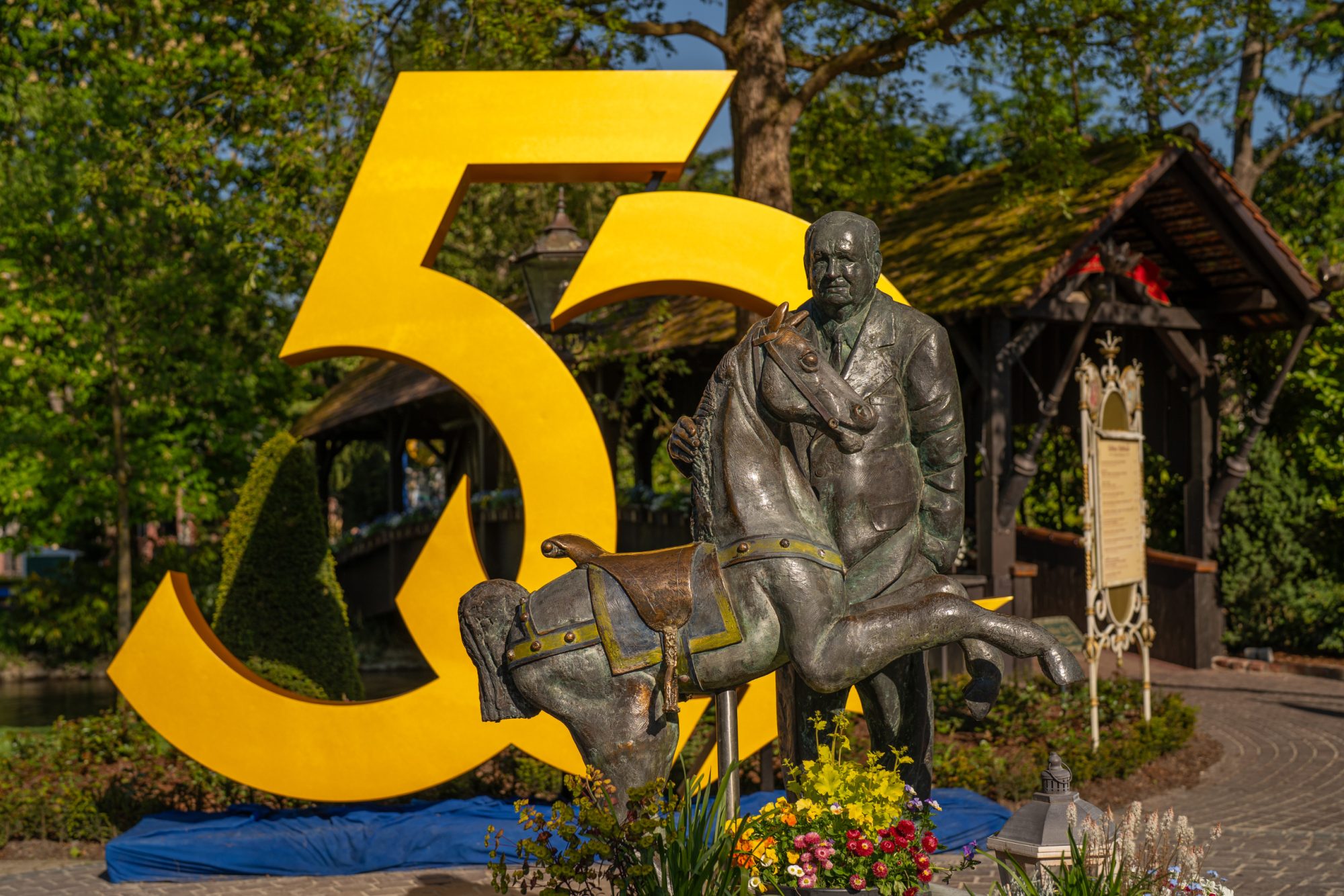 Europa-Park feiert sein 50-jähriges Bestehen: Eine Jubiläumssaison voller Magie, Emotionen und Überraschungen! 30 EP 50 ans 3 Franz Mack