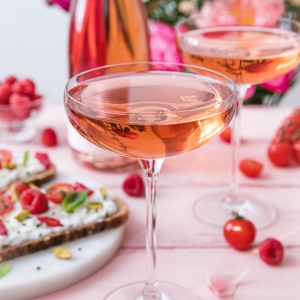 MODALOVA Der richtige Moment der passende Schaumwein Stilvoll feiern mit Charakter CREMANT