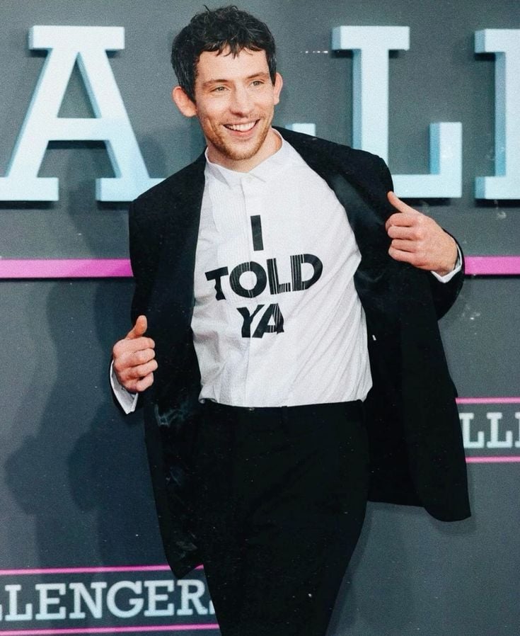 Das T-Shirt mit Botschaft: das Teil, das für Gesprächsstoff sorgt 6 Josh O'Connor trägt das Hemd I Told Ya