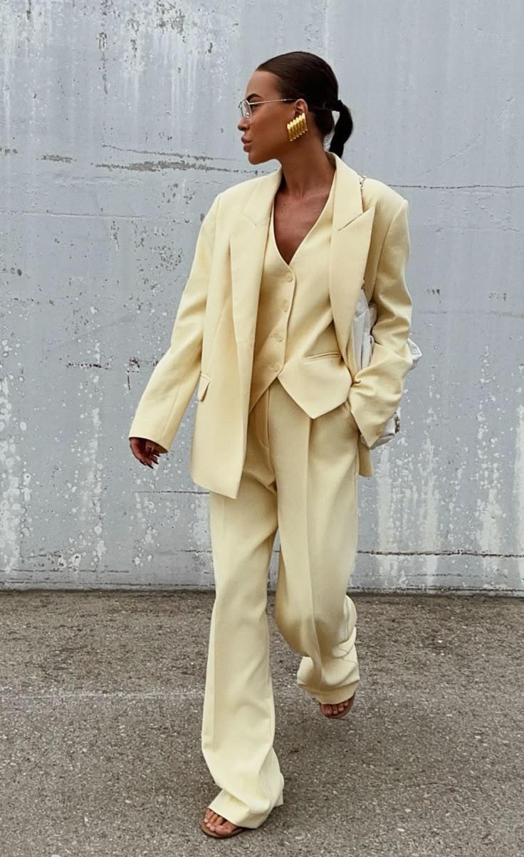 costume 3 pieces femme jaune