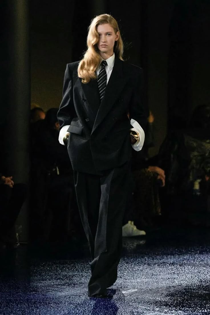 Défilé collection Saint Laurent Spring Summer 2025