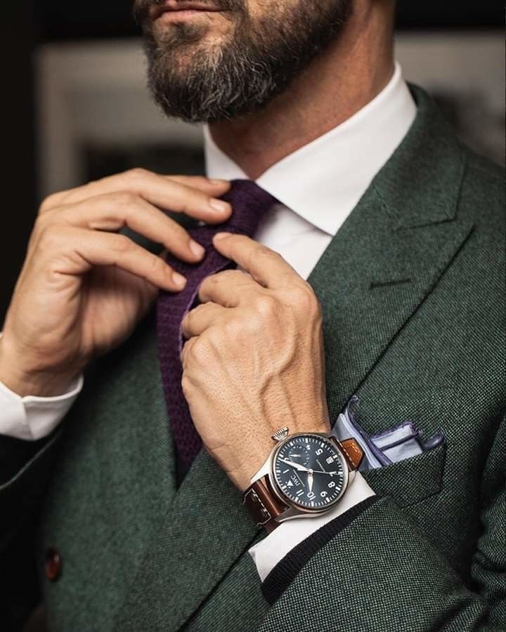 Kragen Schnitt und das Zusammenspiel der Elemente Krawatte oder Fliege Die Stilregeln fuer moderne Gentlemen Modalova