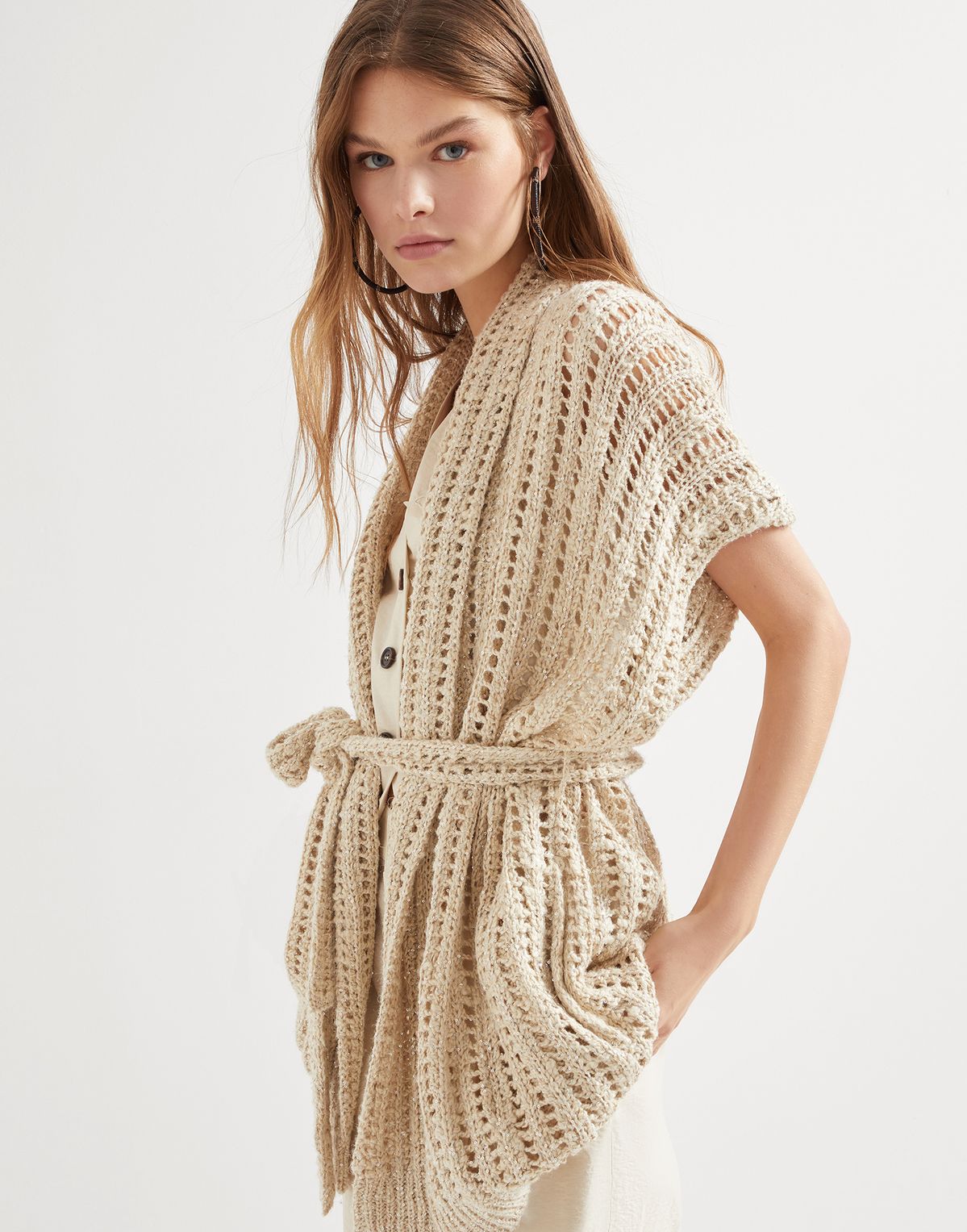 Strickjacke im Sommer: 5 Looks, die das Comeback des Klassikers definieren 4 Mit Taillenguertel getragen Ein Sommerblazer Upgrade Strickjacke im Sommer 5 Looks die das Comeback des Klassikers definieren Modalova