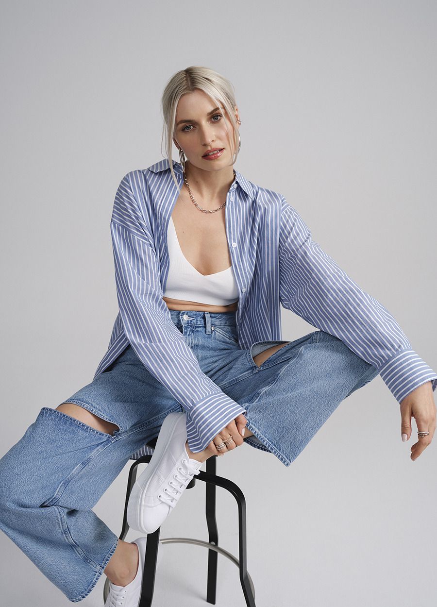 Der Luxus einer dezenten Silhouette: Immer mehr Frauen entscheiden sich für Leichtigkeit 6 Stilikonen die Leichtigkeit verkoerpern Der Luxus einer dezenten Silhouette Immer mehr Frauen entscheiden sich fuer Leichtigkeit Modalova