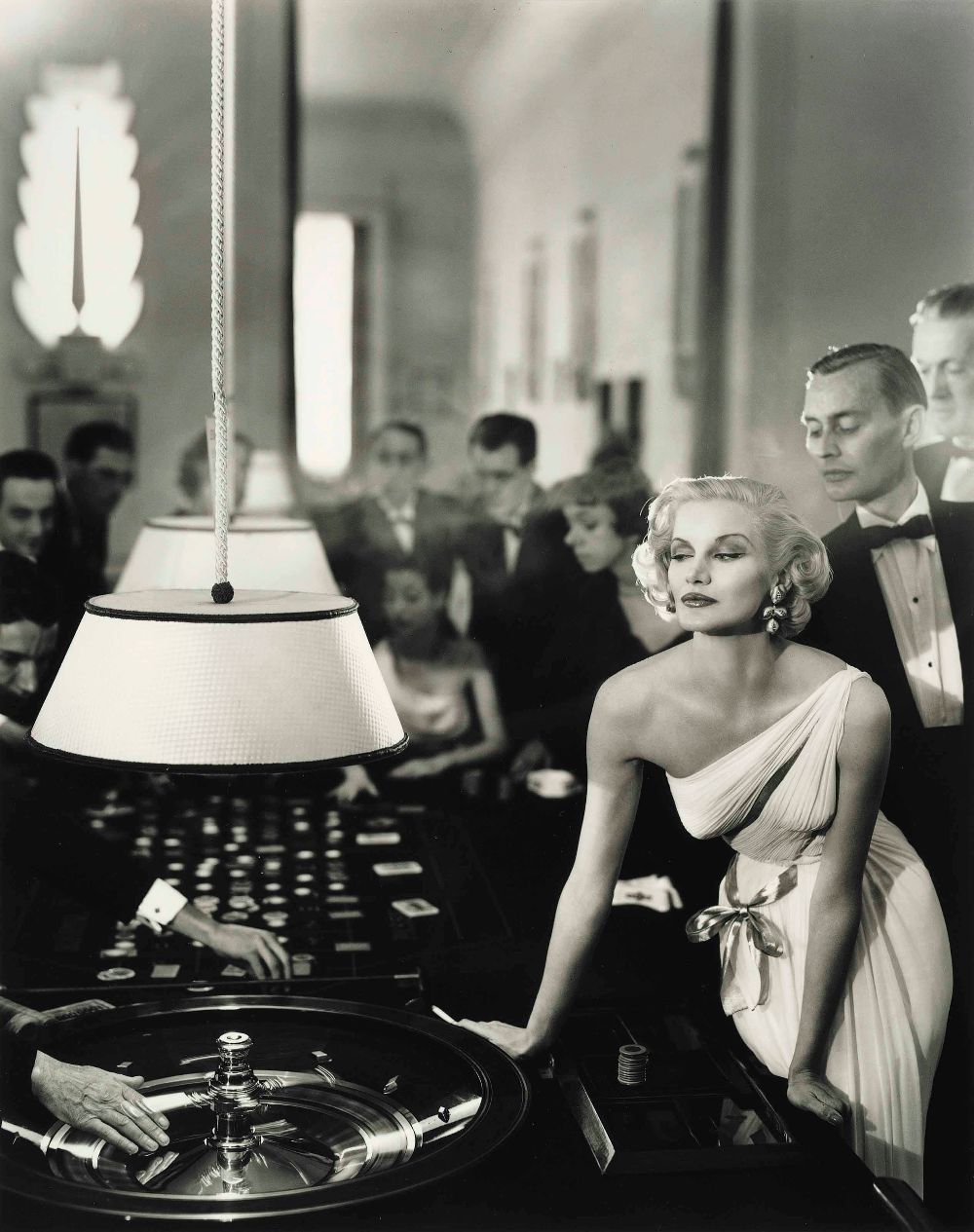 The iconic casino looks, from Sinatra to 007 2 The golden age of casino elegance The iconic casino looks from Sinatra to 007 Modalova