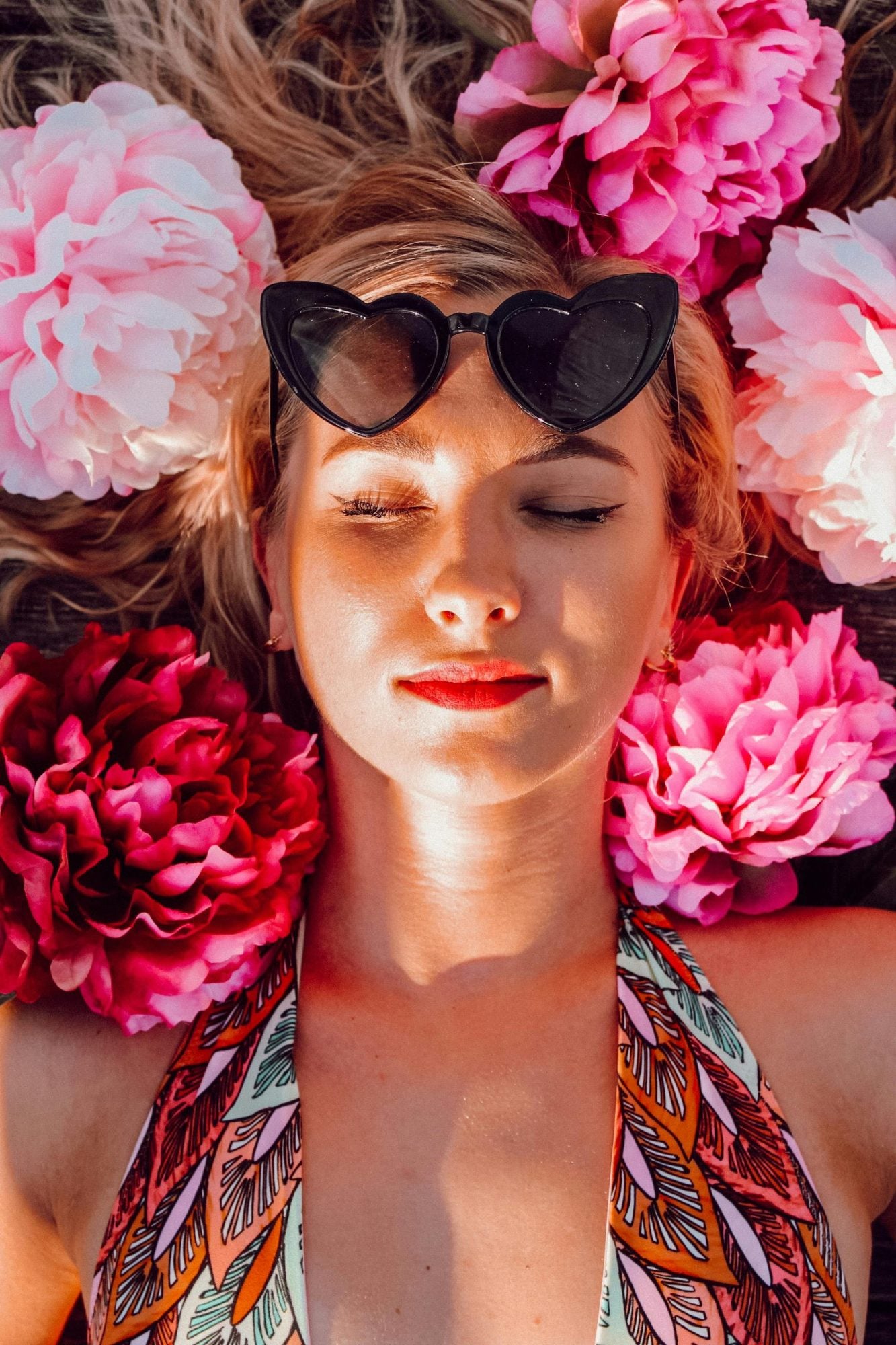 Le waterproof nouveau standard de lelegance Les codes dun maquillage dete maitrise Modalova