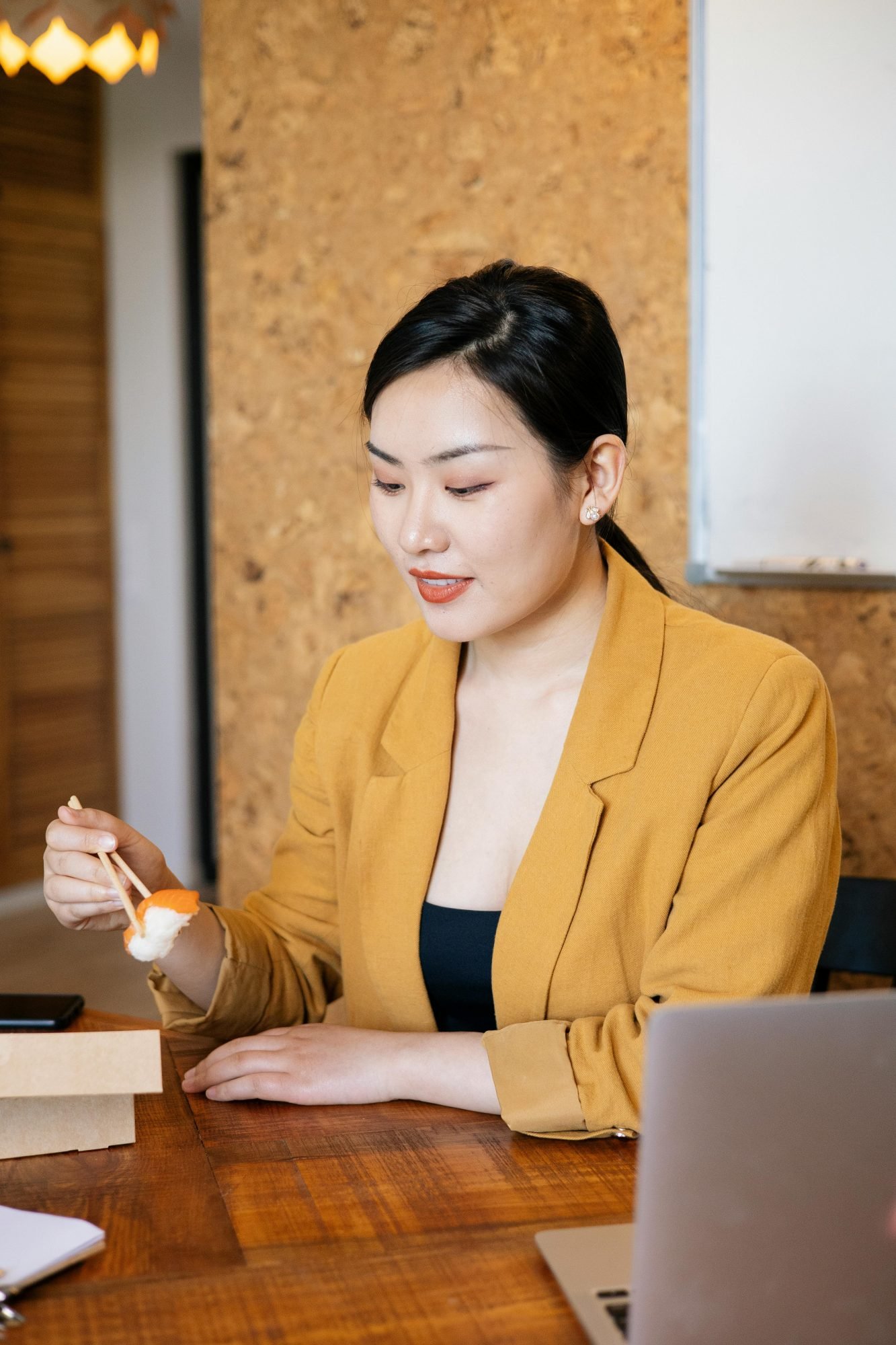 Une attention consciente a lenvironnement numerique La micro detente ce luxe discret qui change tout Modalova