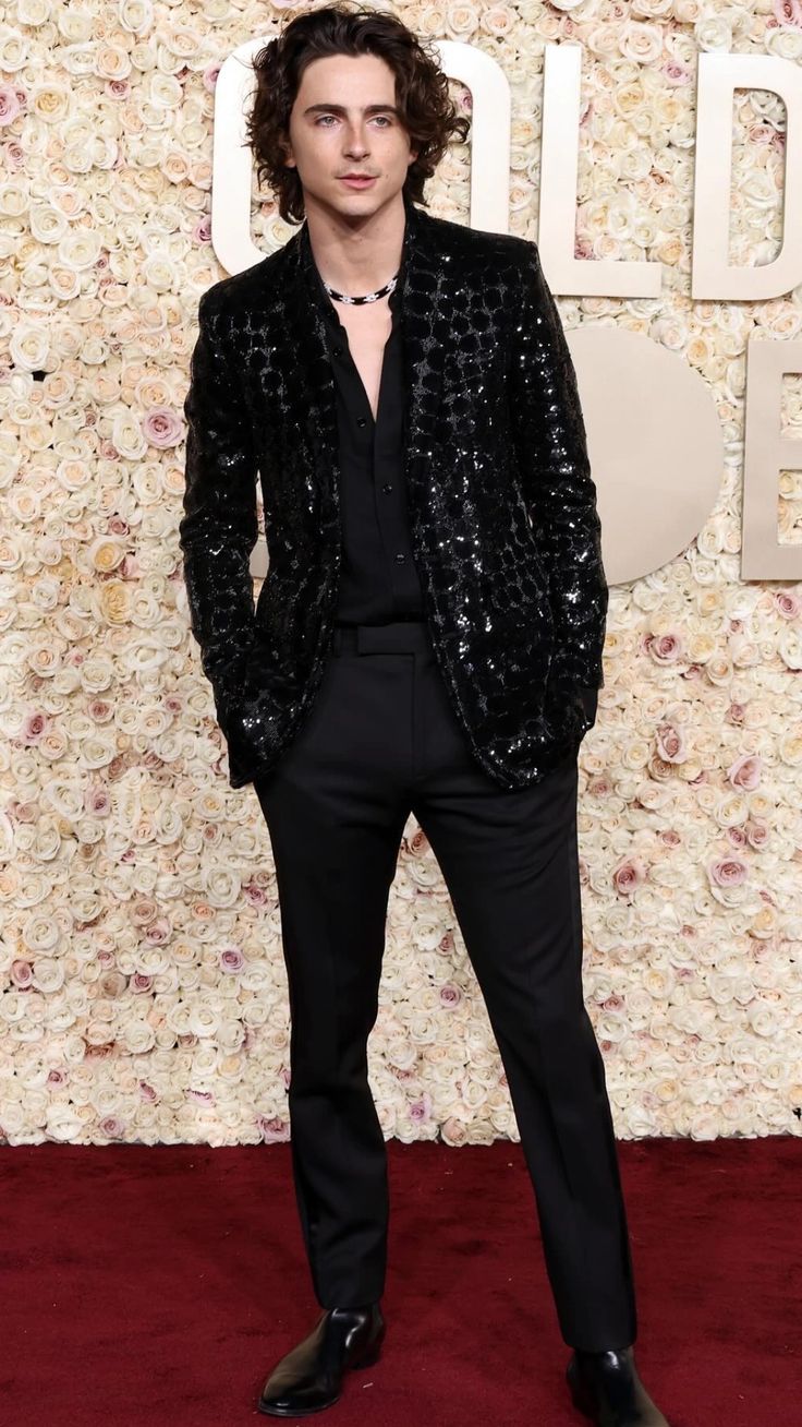 Elegance nocturne la chemise entre sensualite et sobriete Chemises et contrastes 5 looks cles pour la rentree Modalova