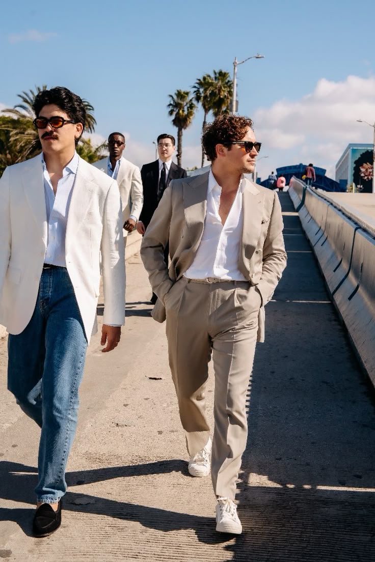 Tailoring daujourdhui lallure graphique de la chemise blanche 1 Chemises et contrastes 5 looks cles pour la rentree Modalova