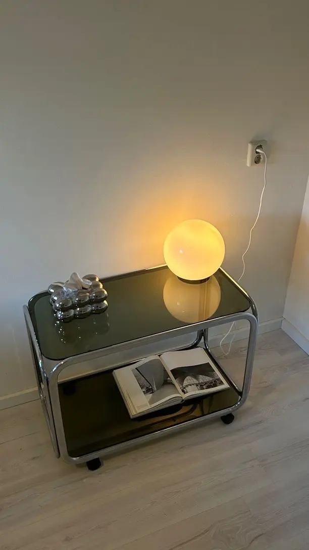 Sphärische Tischlampe