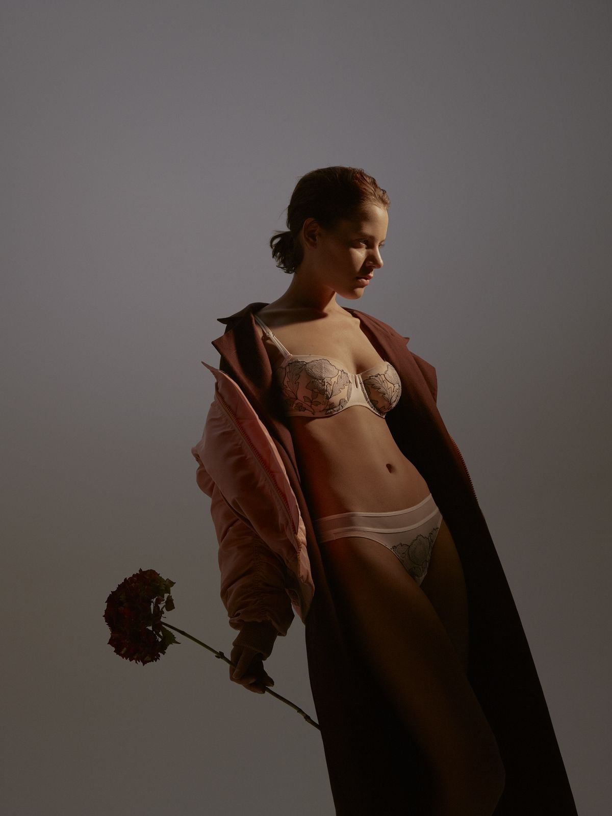 Balconette Die stille Skulptur des Dekolletes Modalova