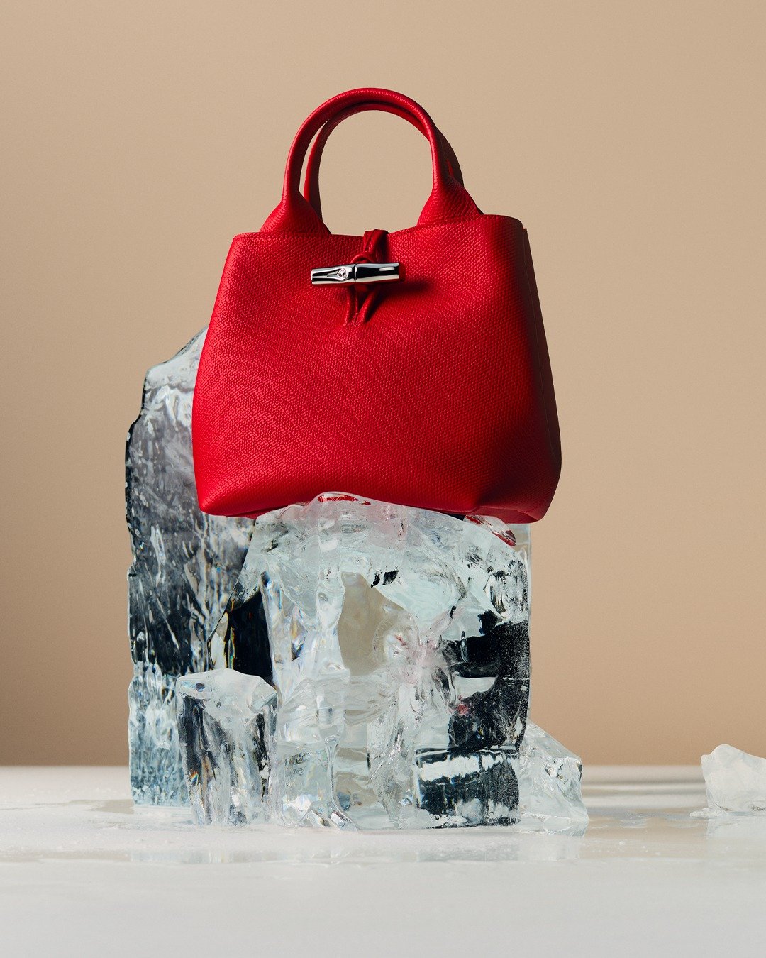 Die ausergewohnliche Tasche die die Festtrends der Saison pragt Modalova