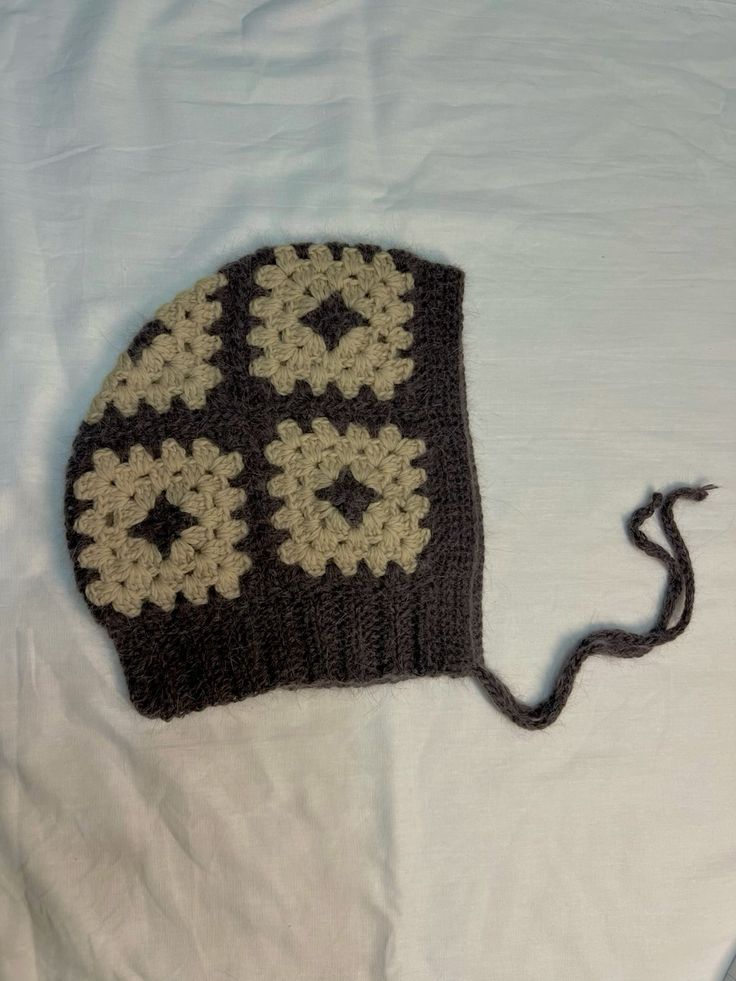 Kleine angepasste Balaclava mit Bändern