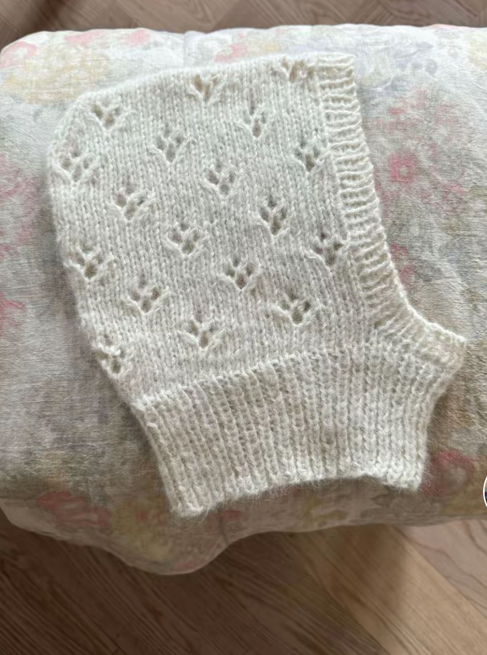 Häkelbalaclava in einfarbigem Design