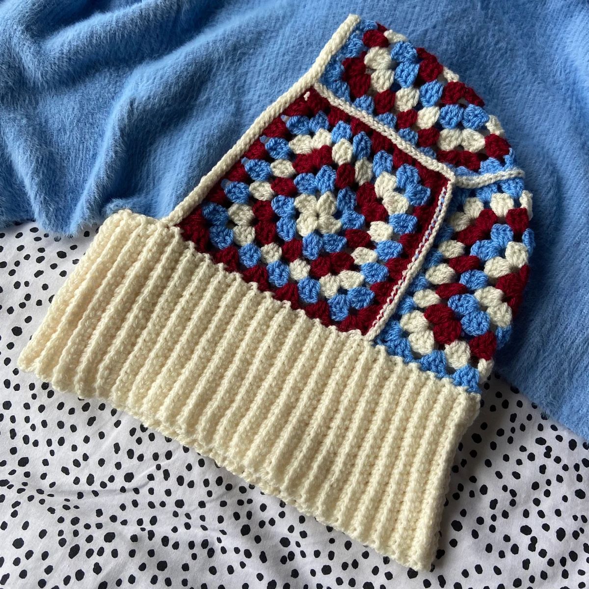 Anleitung für farbige Häkelbalaclava