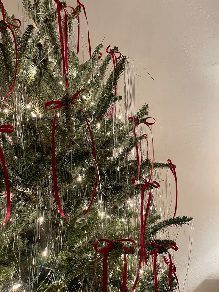 Bänder im Weihnachtsbaum