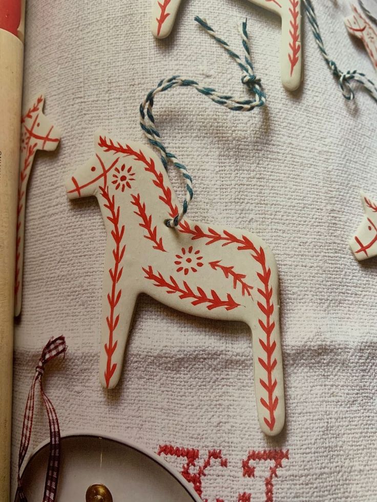 Tannenbaum-Dekoration aus Ton DIY