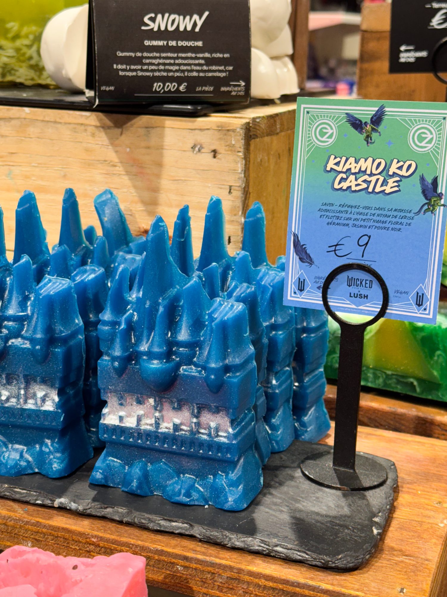 Wicked: For Good x Lush : die verzaubernde Zusammenarbeit 14 Seife Kiamo Ko Castle Wicked: For Good x Lush
