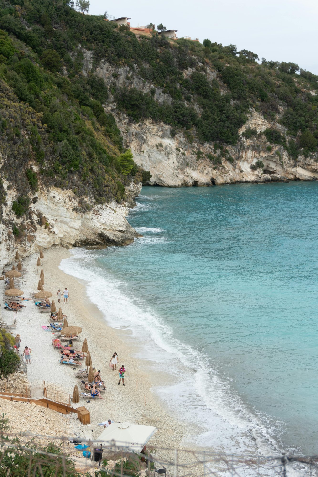 Diese geheimen Orte, an denen der Luxus inkognito reist 3 La Riviera albanaise — la Mediterranee avant leffervescence Ces lieux secrets ou le luxe voyage incognito Modalova