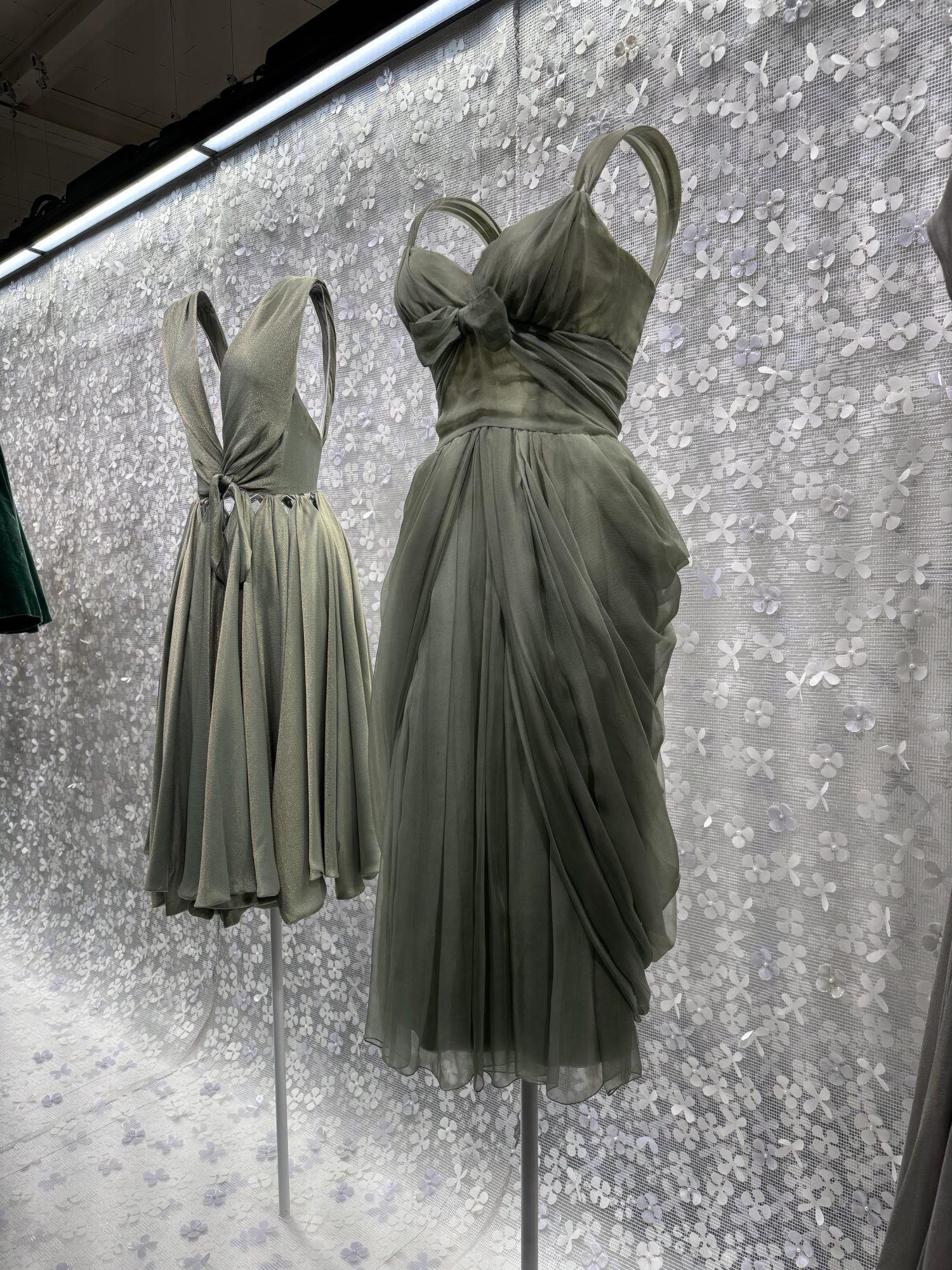 Kleider Azzedine Alaïa und Christian Dior, Foto Pauline PINOT