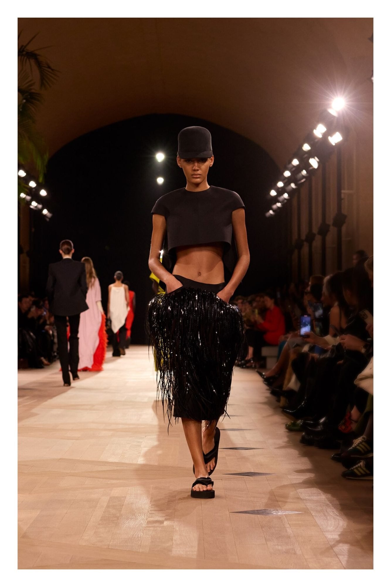 Die Rückkehr des Fransen-Trends diesen Frühling? 4 Fransen-Trend-Rock Frühling 2026 Balenciaga