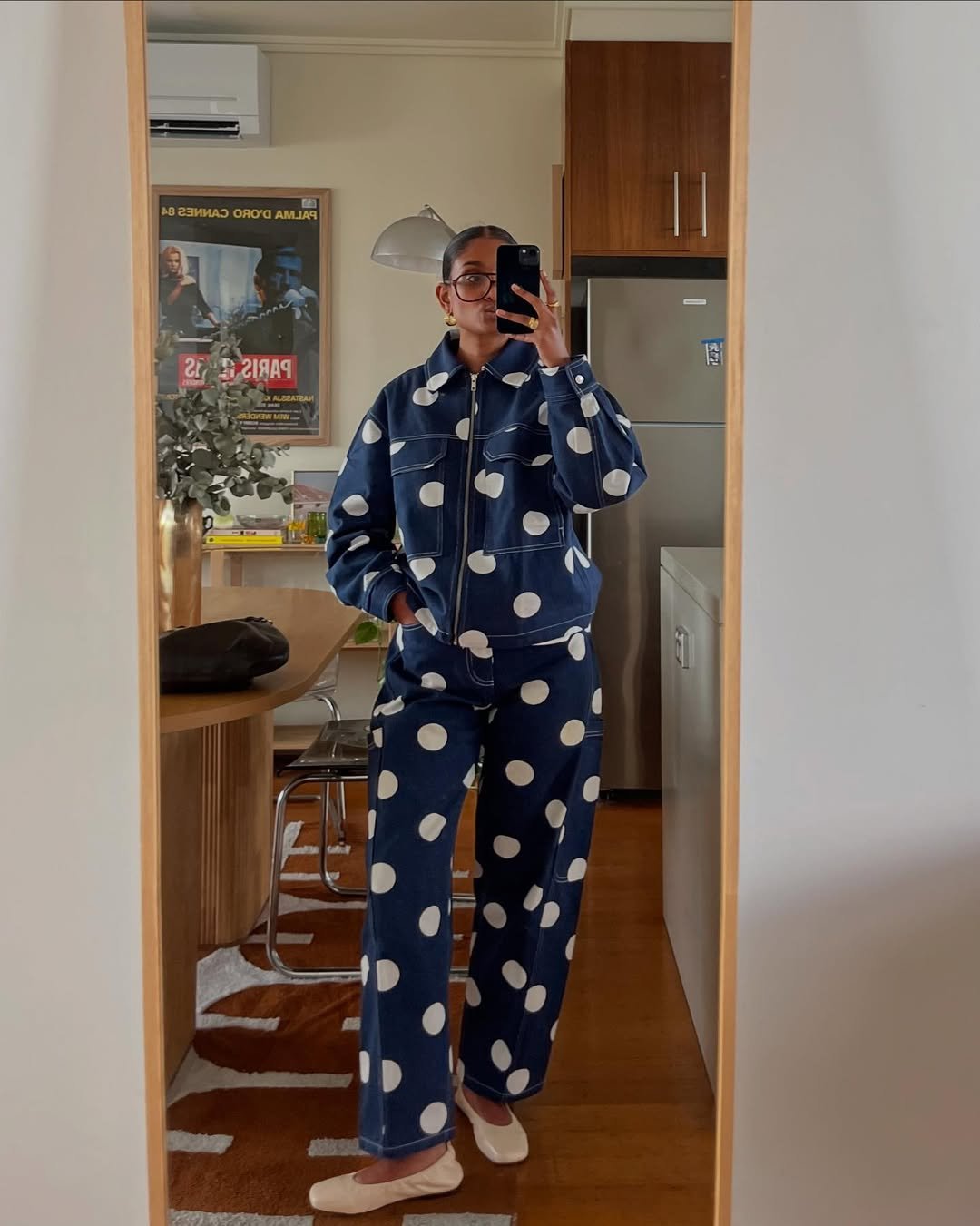 Der Punktemuster ist mehr denn je zurück! 33 Denim-Outfit mit Pünktchen