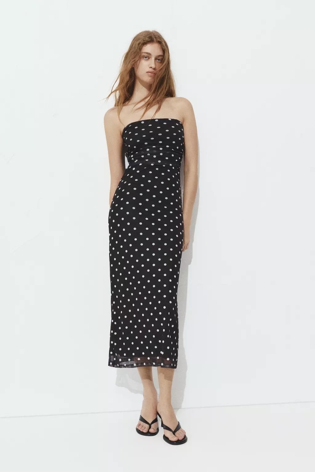 Der Punktemuster ist mehr denn je zurück! 13 Midi-Kleid mit Punkten von Pull & Bear
