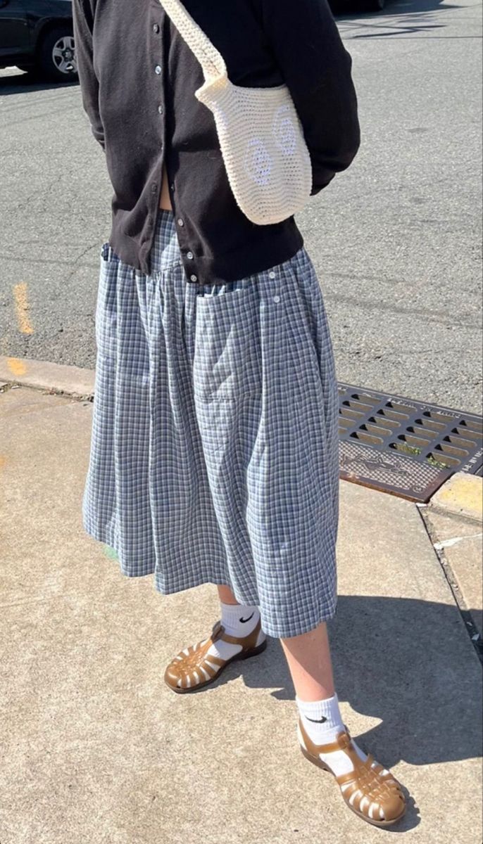 Look mit Jelly Shoes und Socken