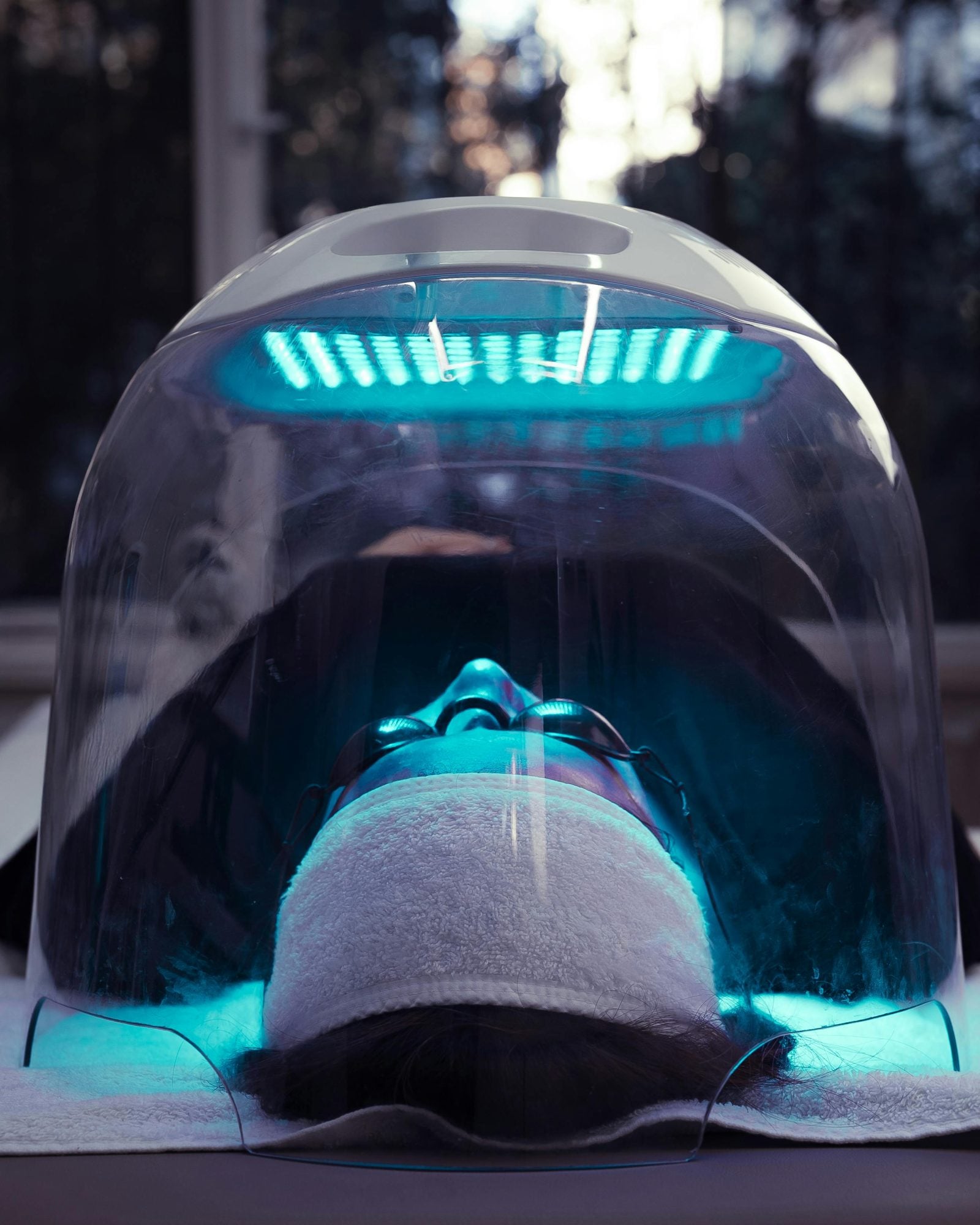 Wenn Technologie zum selbstverstaendlichen Beautyschritt wird Skinimalismus LED Exosomen Anti Aging zeigt sich neu Modalova