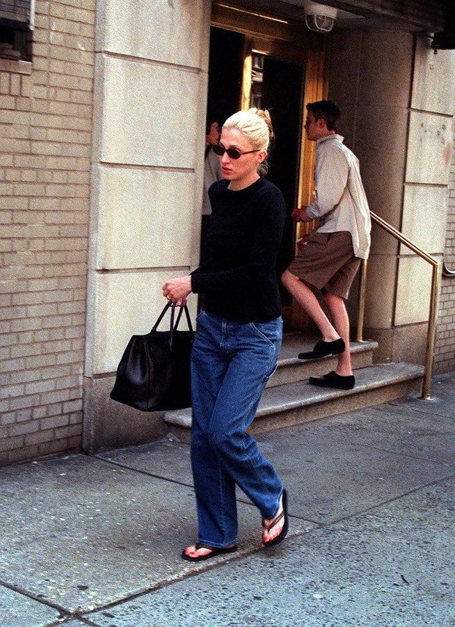 Liebesgeschichte: zwischen 90er-Nostalgie und dem Carolyn Bessette-Effekt 5 Look Effekt Bessette