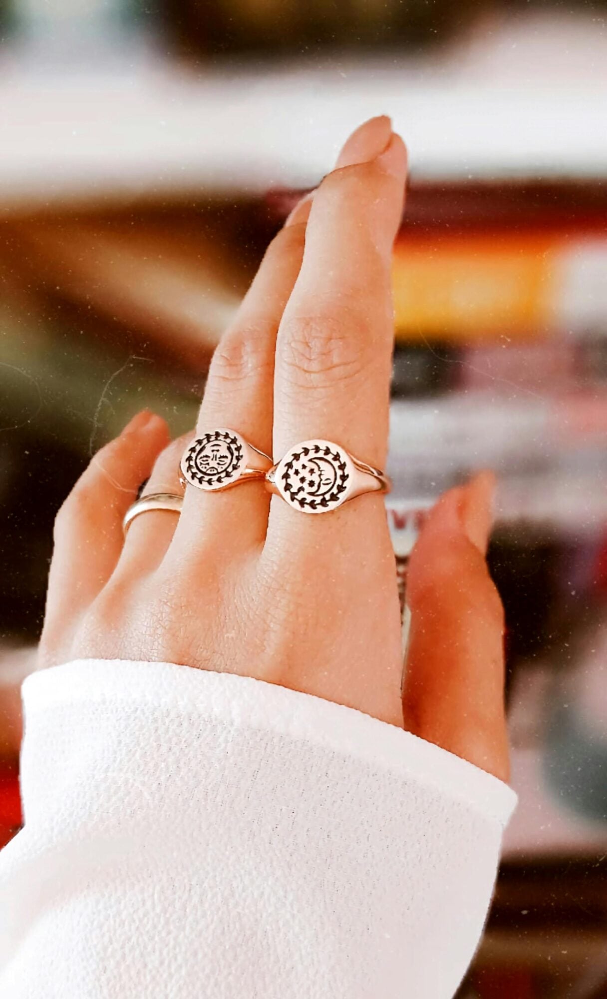 Kleiner Finger Ringfinger Mittelfinger die neuen Codes Der Siegelring wird jetzt anders getragen Modalova