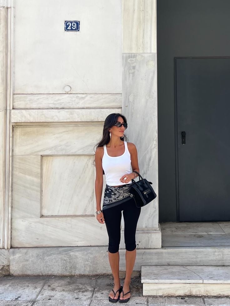 Sommeroutfit mit Capri-Hose