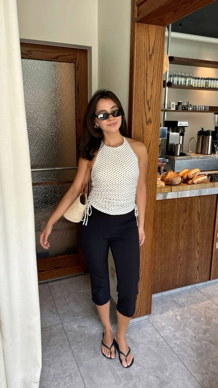 Lässiger Look mit Capri-Hose im Frühling/Sommer