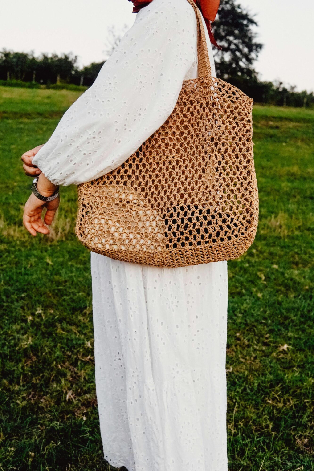 Die Raffia-Tote wird zur Ikone des Sommers 2026 3 Warum die XXL Tote die Saison dominiert Die Raffia Tote wird zur Ikone des Sommers 2026 Modalova