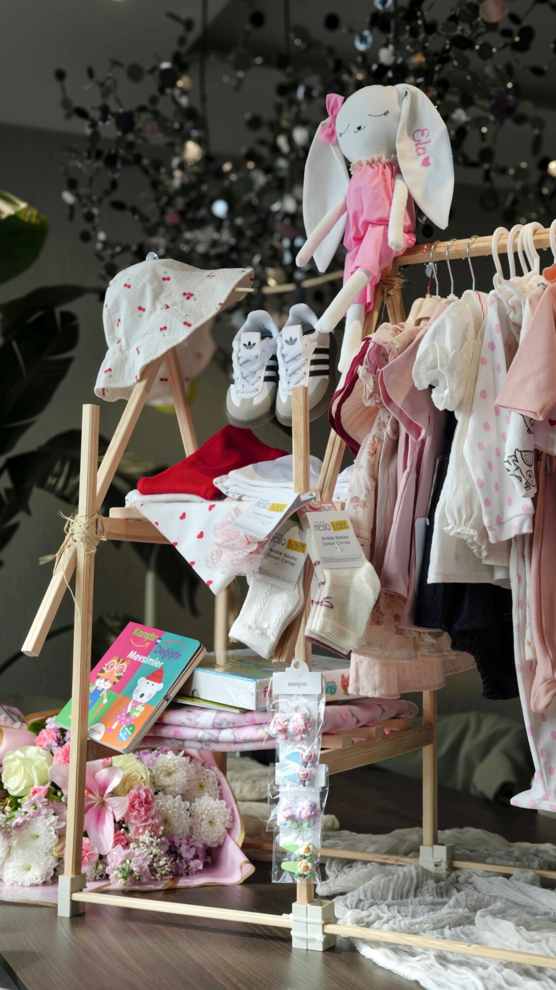Die richtige Wahl der ersten Baby-Garderobe 3 Composer un vestiaire pratique et harmonieux Bien choisir le premier vestiaire de bebe Modalova