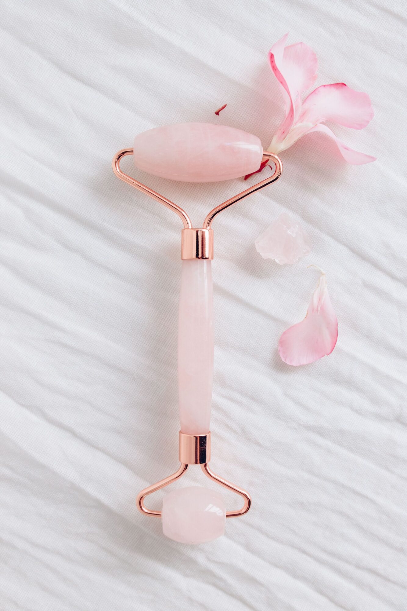 Gua Sha Roller und Facial Massage die Eleganz der Geste Beauty Tools Wenn das Badezimmer zum Beauty Studio wird Modalova