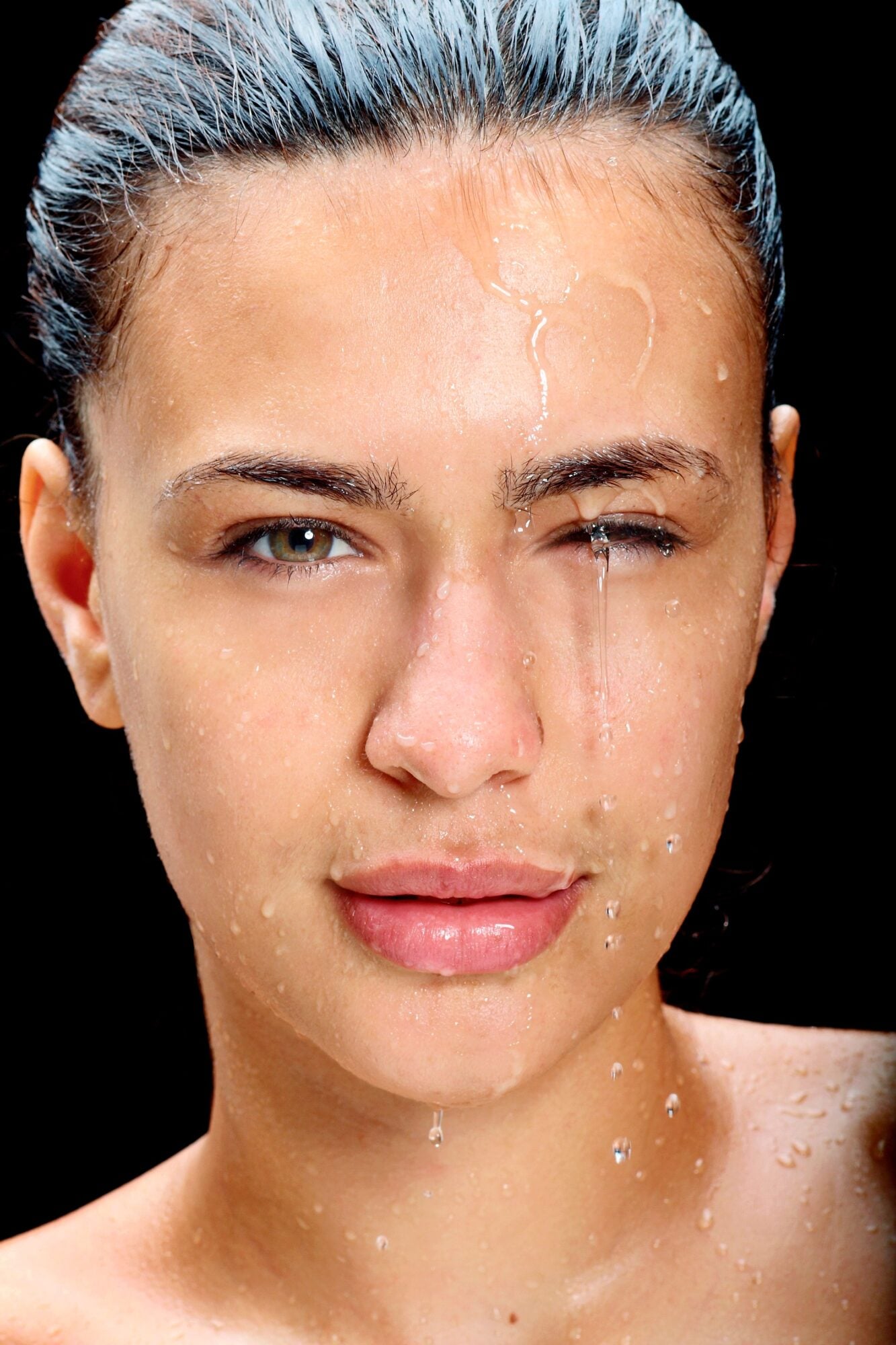Die perfekte Haut vor dem Abendkleid 3 Le rituel du jour J avant le maquillage La peau parfaite avant la robe du soir Modalova