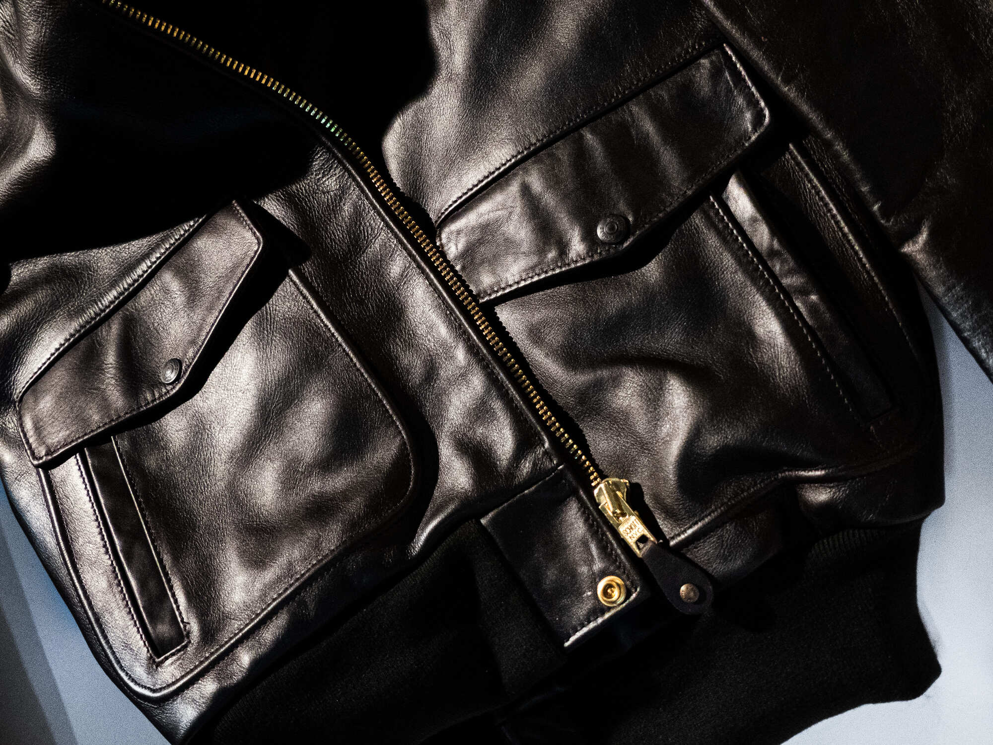Ce qui distingue un beau cuir dun modele dentree de gamme Veste en cuir les signes dune piece faite pour durer Modalova 1